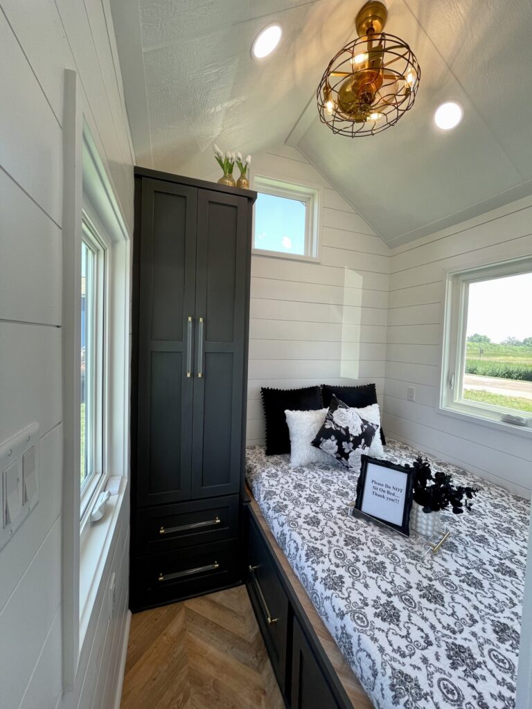 Minimalism and Freedom: Embracing the Tiny Home Lifestyle